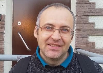 У бацькі актывіста-палітэмігранта  Дзмітрыя Карняенкі зноў узялі біялагічны матэрыял