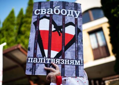 У спісах вызваленых палітвязняў, якім было дазволена застацца ў Беларусі – ураджэнец Навалукомля Андрэй Вусік