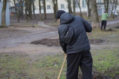 У Віцебску дэфіцыт дворнікаў зноўку спрабуюць кампенсаваць бясплатнай працай былых зняволеных