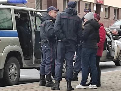 Затрыманне Таццяны Севярынец і Алены Шабуні. На журналістку склалі пратакол