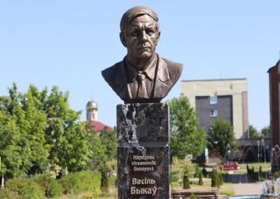 Сёння - 102 гады з дня нараджэння Васіля Быкава. На ягонай малой радзіме пра гэта нават не ўспомнілі