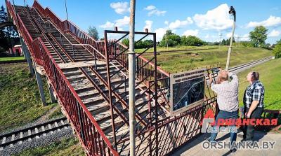 Флагшток важнейшы за мост? У Оршы ўжо год, як закрыты пуцеправодны мост цераз рэйкі  па вуліцы Шклоўскай