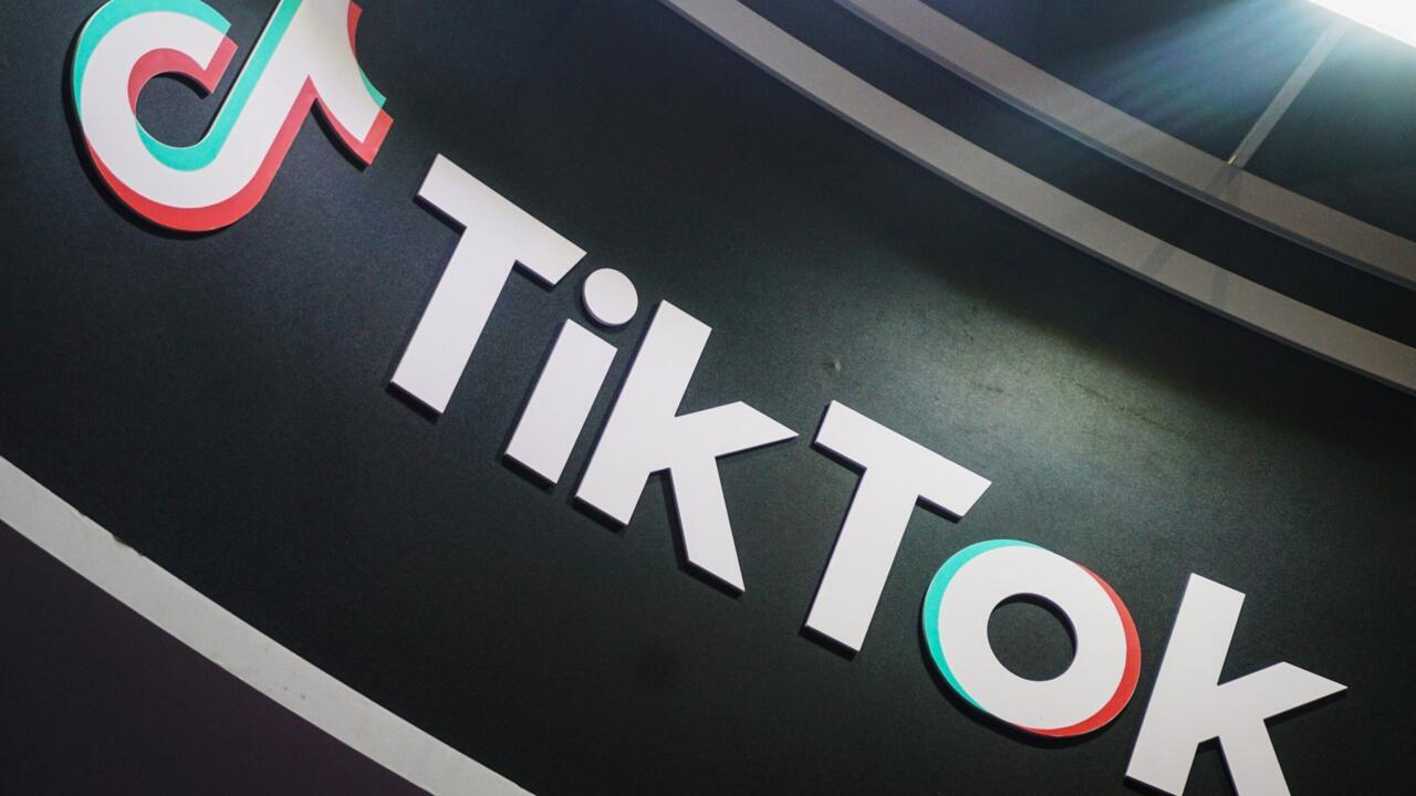 IЖыхарка Верхнядзвінскага раёна вяла трансляцыі ў TikTok. Падчас іх прыніжала свайго сына