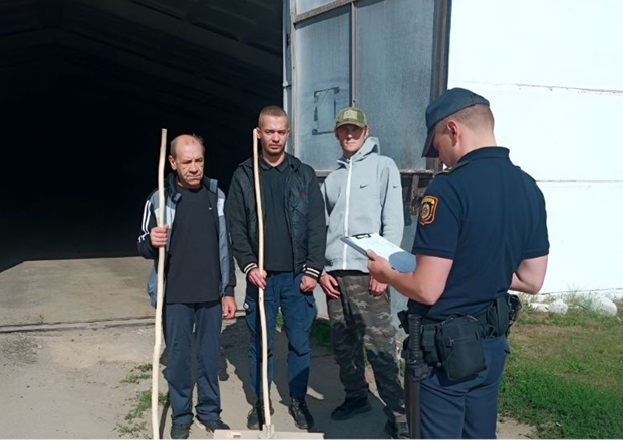 IНаваполацкая міліцыя патрабуе, каб беспрацоўныя ўладкоўваліся ў сельгасарганізацыі. Але людзі адмаўляюцца